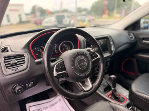 Used 2019 Jeep Compass Trailhawk AWD/4WD image 11