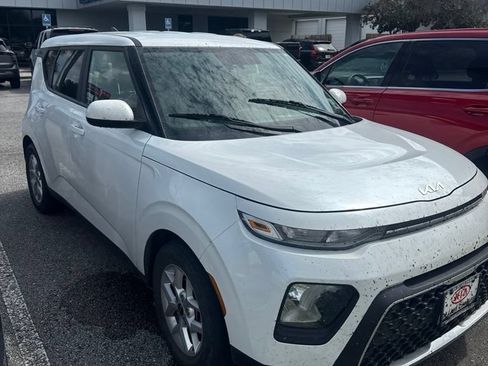 Used 2022 Kia Soul LX w/ Technology Package FWD image 1