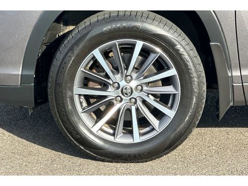 Used 2017 Toyota Highlander XLE image 27