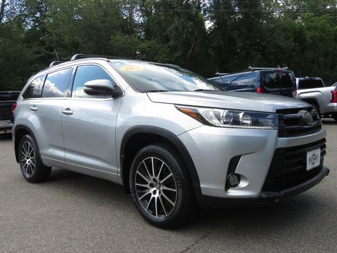 Used 2018 Toyota Highlander SE AWD/4WD image 3