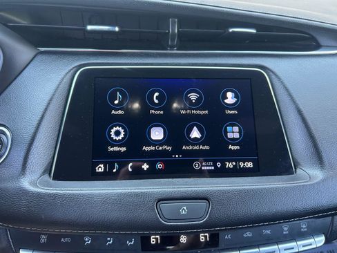 Used 2022 Cadillac XT4 Premium Luxury w/ Safety Alert Package FWD image 18