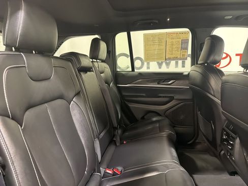 Used 2024 Jeep Grand Cherokee Limited AWD/4WD image 13