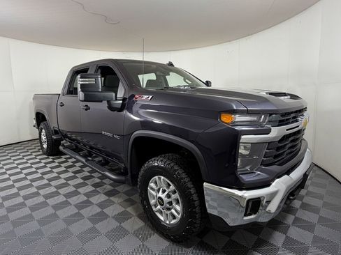 Used 2024 Chevrolet Silverado 2500 LT w/ Convenience Package AWD/4WD image 1