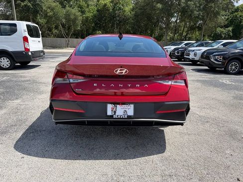 Used 2025 Hyundai Elantra SEL FWD image 9