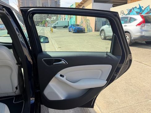 Used 2017 Mercedes-Benz B 250e image 11