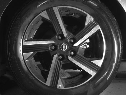Used 2025 Nissan Sentra SV FWD image 14