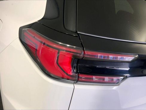 Used 2025 GMC Acadia Elevation AWD/4WD image 27