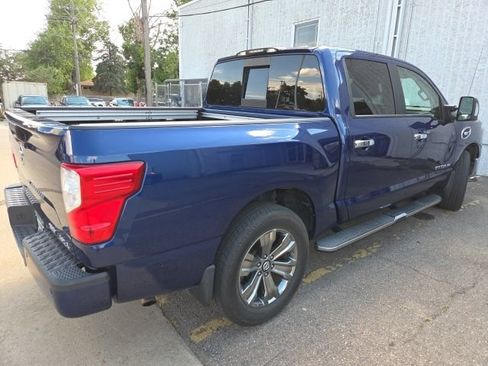 Used 2017 Nissan Titan SV AWD/4WD image 3