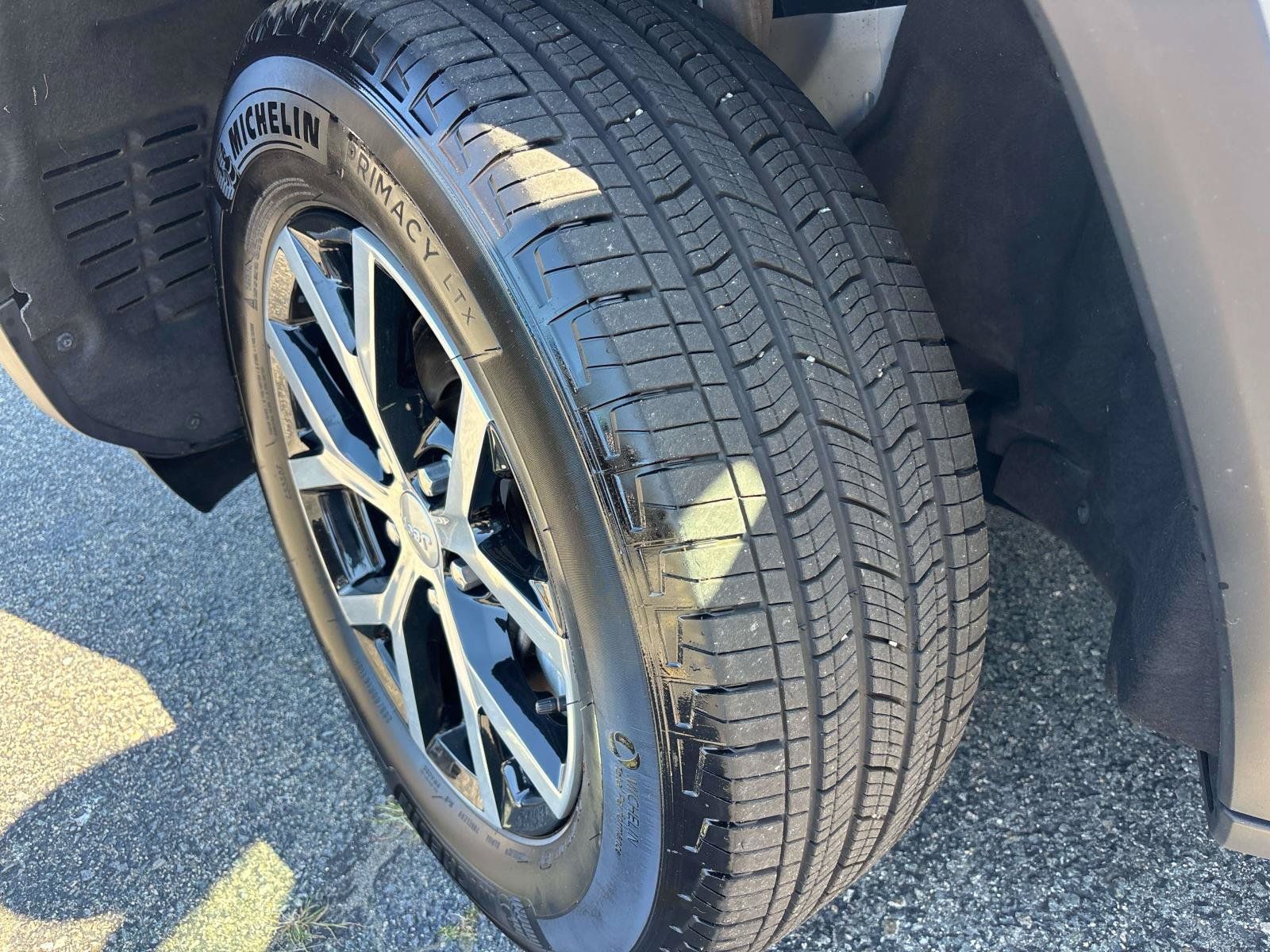 Certified 2024 Jeep Grand Cherokee Limited AWD/4WD image 9