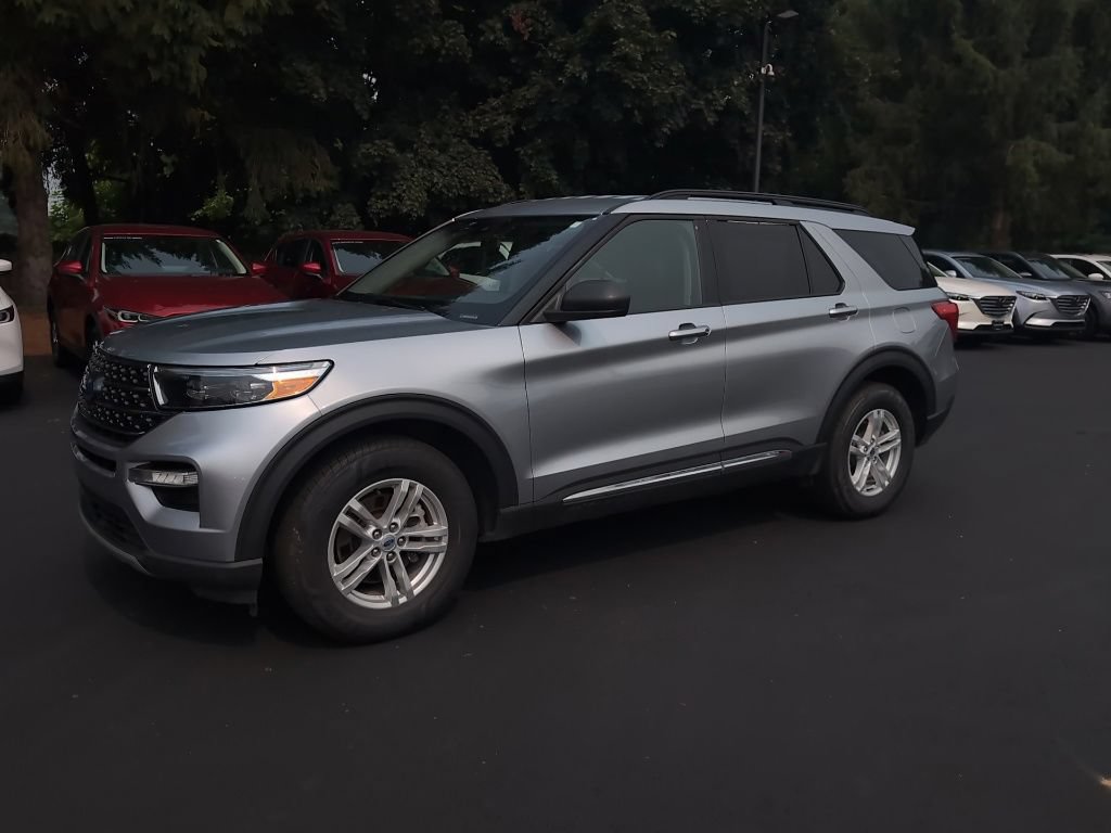 Used 2023 Ford Explorer XLT w/ Equipment Group 202A AWD/4WD image 25