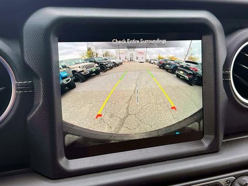 Used 2023 Jeep Wrangler Unlimited Sahara image 29