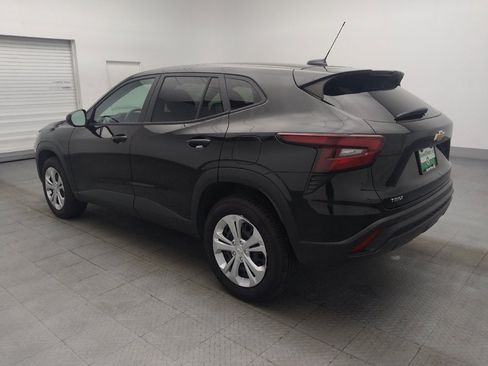 Used 2025 Chevrolet Trax LS FWD image 3