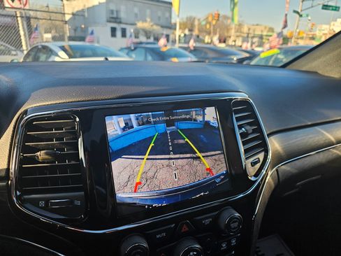 Used 2020 Jeep Grand Cherokee Limited image 24