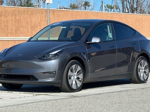 Used 2023 Tesla Model Y Long Range image 8