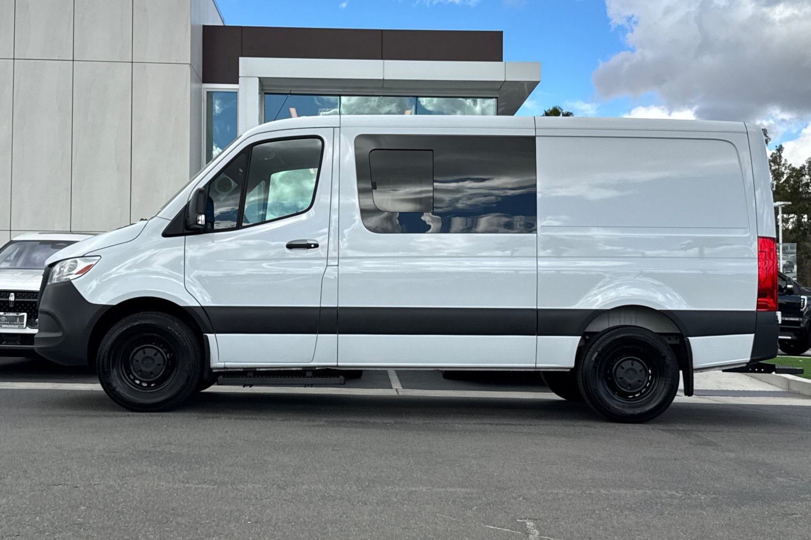 Used 2025 Mercedes-Benz Sprinter 2500 image 6