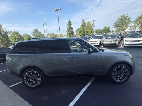 Used 2025 Land Rover Range Rover Long Wheelbase SE AWD/4WD image 5