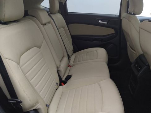 Used 2018 Ford Edge SE FWD image 19