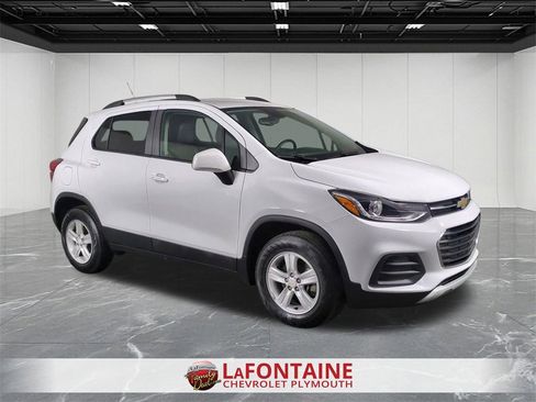 Certified 2022 Chevrolet Trax LT w/ LT Convenience Package image 2