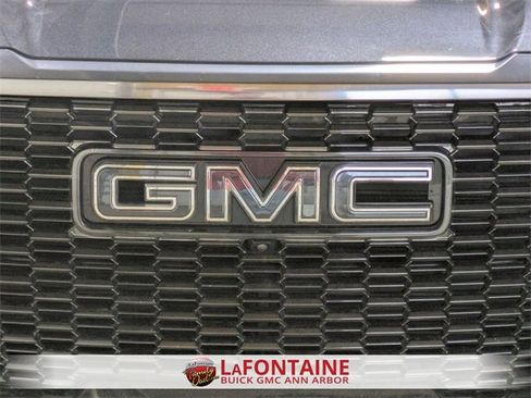 Used 2024 GMC Yukon XL Denali Ultimate image 9