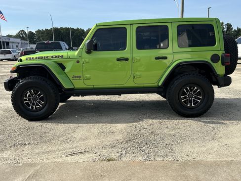Used 2025 Jeep Wrangler Unlimited Rubicon AWD/4WD image 9