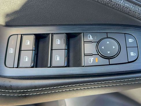 Used 2022 Nissan Rogue SV image 13