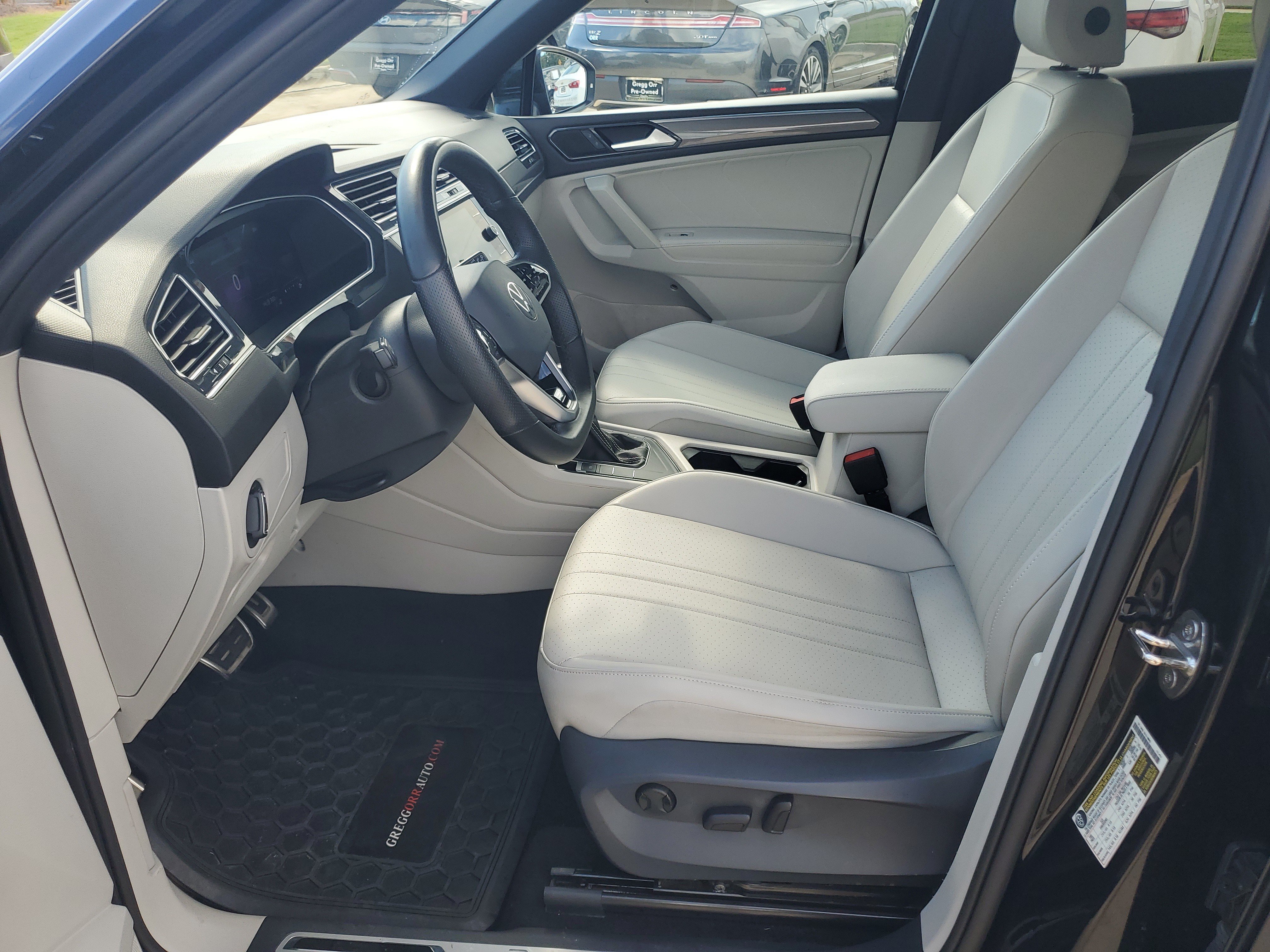 Used 2024 Volkswagen Tiguan SE R-Line FWD image 4