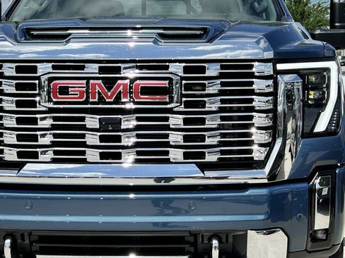 Used 2025 GMC Sierra 3500 Denali AWD/4WD image 9