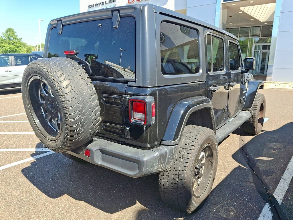 Used 2018 Jeep Wrangler Unlimited Sahara AWD/4WD image 5