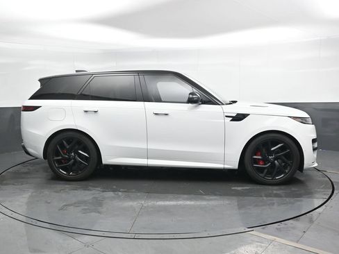 Used 2024 Land Rover Range Rover Sport Dynamic SE AWD/4WD image 3