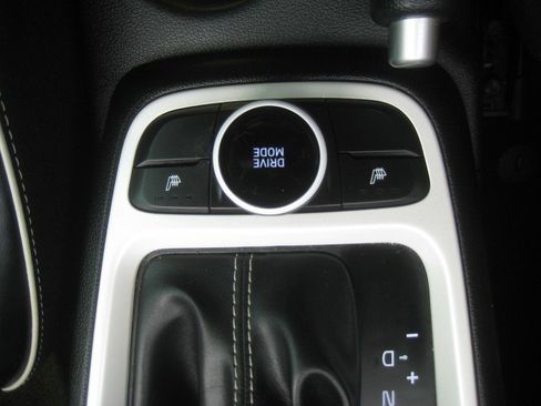 Used 2022 Hyundai Venue Limited image 17