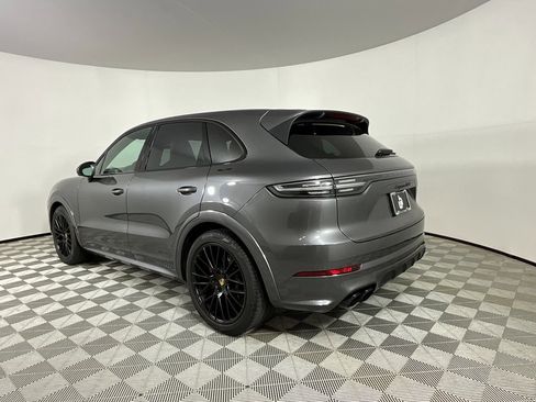 Used 2022 Porsche Cayenne GTS image 3