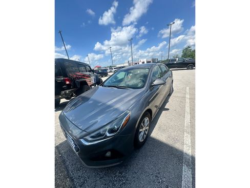 Used 2019 Hyundai Sonata SE FWD image 2