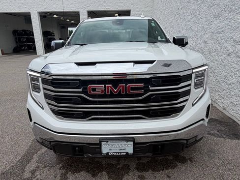 Used 2024 GMC Sierra 1500 SLT w/ SLT Convenience Package AWD/4WD image 4