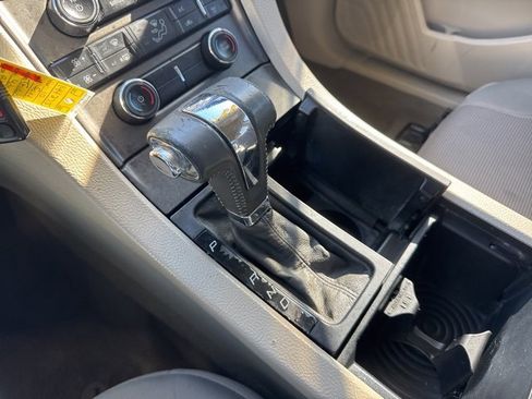 Used 2010 Ford Taurus SEL image 18