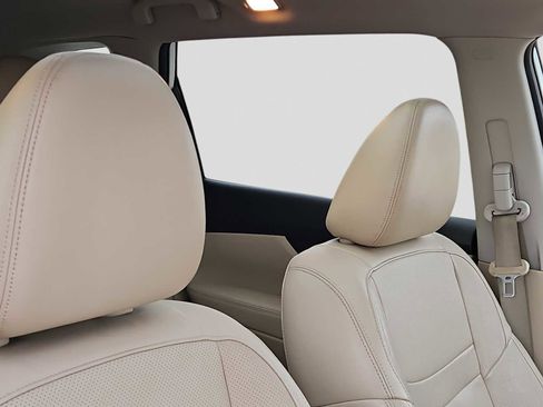 Used 2019 Nissan Rogue SL w/ Premium Package image 18