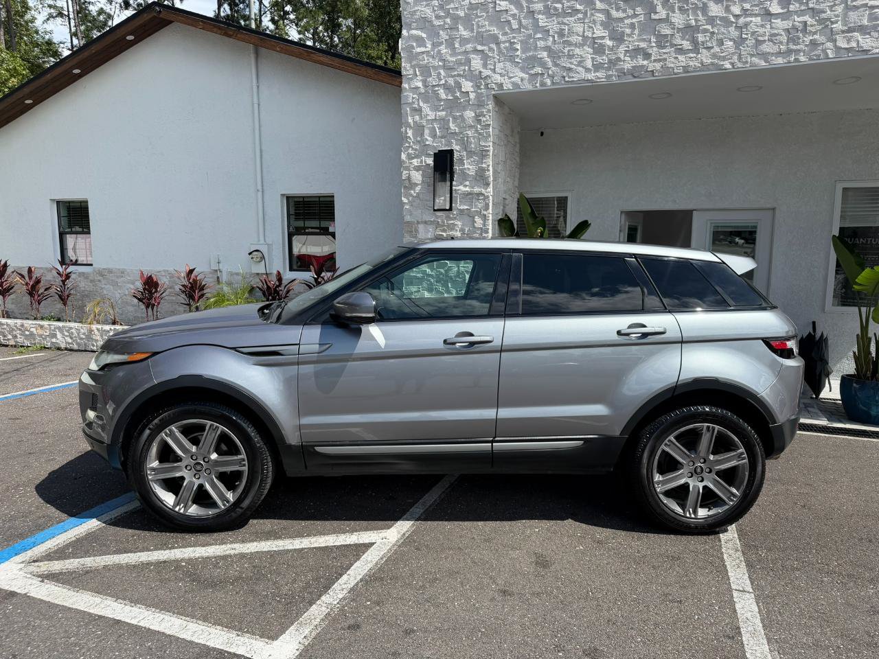 Used 2013 Land Rover Range Rover Evoque Pure Plus AWD/4WD image 2