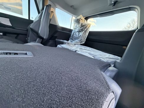 New 2026 Ford Expedition Active image 28