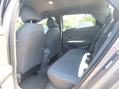 Used 2024 Hyundai Elantra SEL FWD image 21
