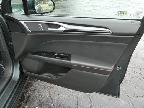 Used 2016 Ford Fusion SE w/ Equipment Group 201A image 24