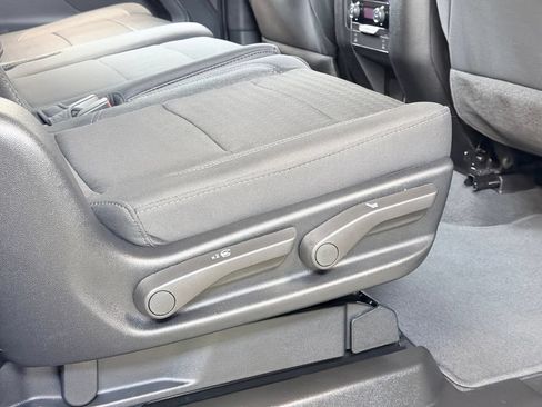 Used 2025 Chevrolet Suburban LS AWD/4WD image 34