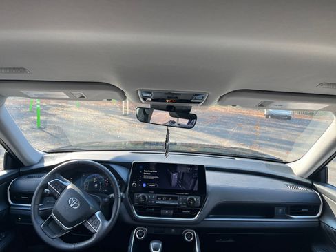 Used 2025 Toyota Grand Highlander XLE image 29