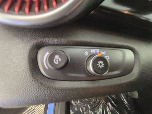 Certified 2024 Chevrolet Trax RS w/ Sunroof Package image 17