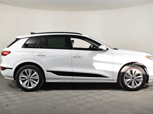 Certified 2025 Audi Q6 e-tron Premium w/ Convenience Package image 7