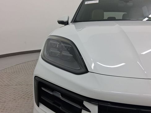 New 2025 Porsche Cayenne E-Hybrid image 11
