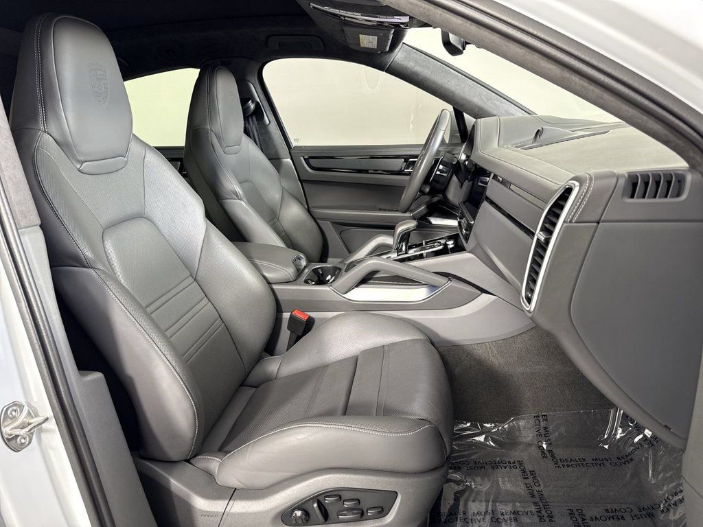 Certified 2023 Porsche Cayenne Turbo w/ Assistance Package AWD/4WD image 23