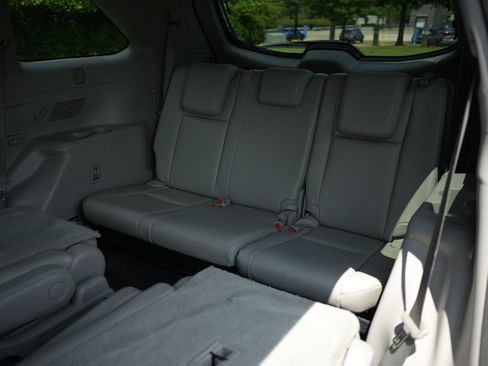 Used 2015 Toyota Highlander XLE AWD/4WD image 19