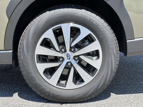 Certified 2025 Subaru Outback Premium AWD/4WD image 9