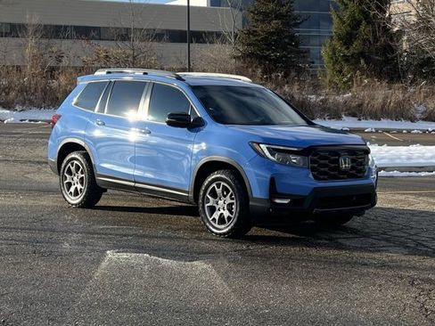 Certified 2025 Honda Passport TrailSport image 9