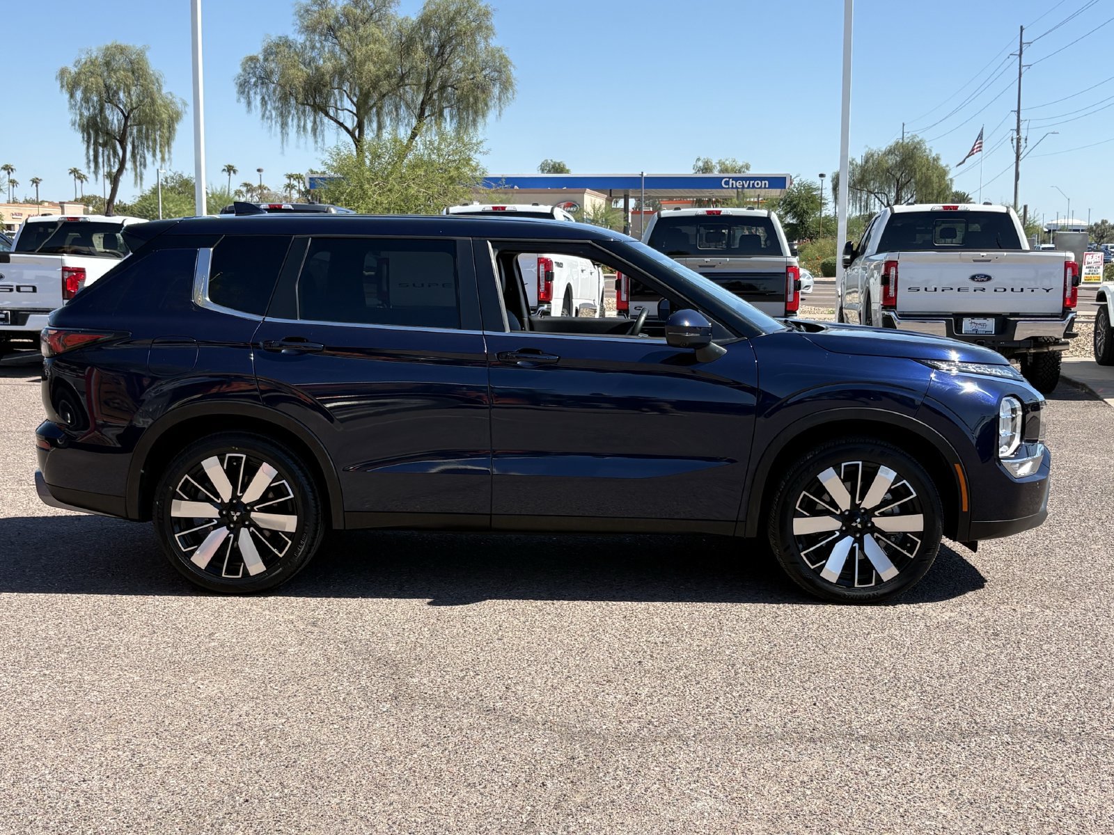 Used 2025 Mitsubishi Outlander SE FWD image 6