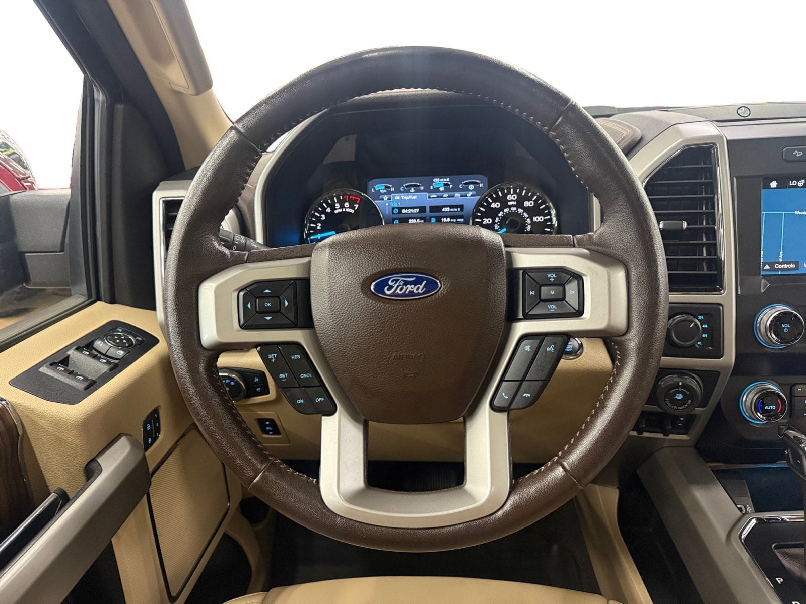 Used 2019 Ford F150 Lariat w/ Equipment Group 502A Luxury AWD/4WD image 16